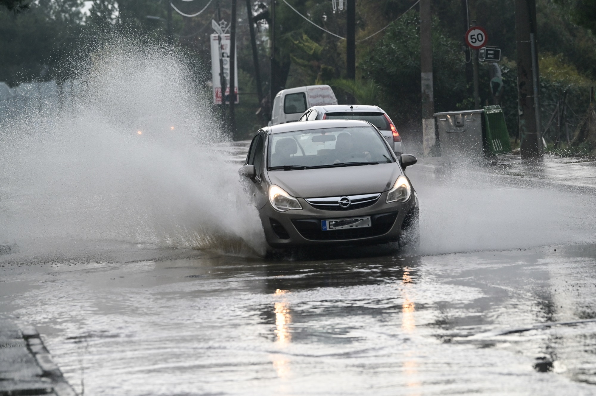 Έντονη βροχόπτωση με χαλάζι στην Κέρκυρα – Απεγκλωβισμός 10 ανθρώπων στο Πόρτο Τιμόνι