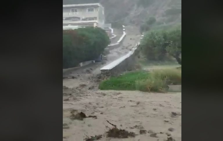 Πλημμύρες σε Κάρπαθο και Κάσο – Κάλεσμα για περιορισμό των μετακινήσεων (video)