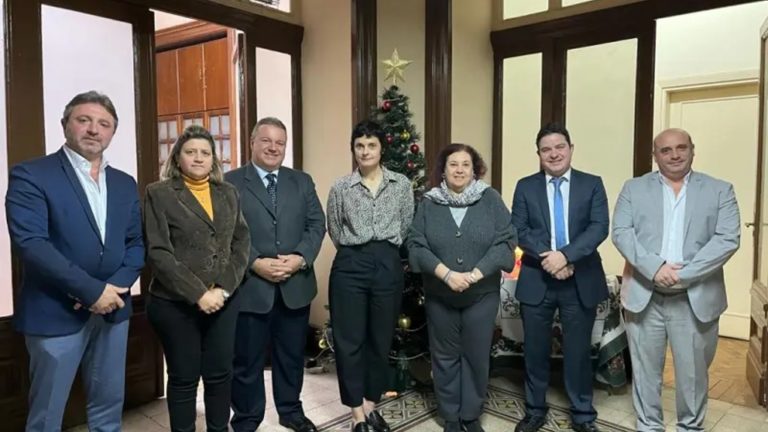 Η γενική πρόξενος στο Κάιρο στα γραφεία της ΕΚΚ