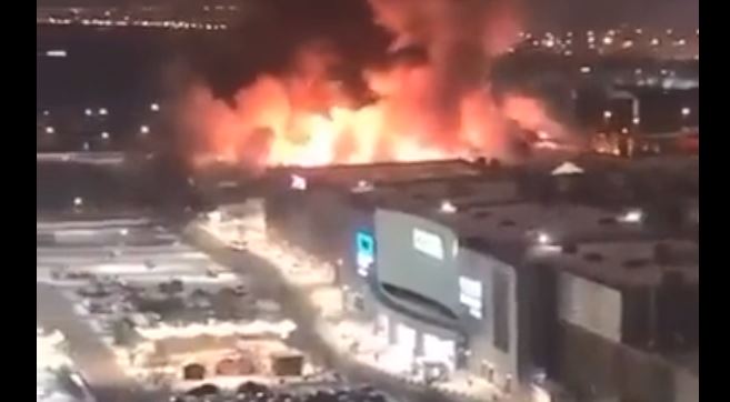 Πυρκαγιά ξέσπασε σε εμπορικό κέντρο στη Μόσχα – Άγνωστο αν υπάρχουν εγκλωβισμένοι (video)