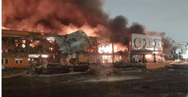 Φονική πυρκαγιά σε εμπορικό κέντρο στη Μόσχα – Υποψίες για εμπρησμό (video)