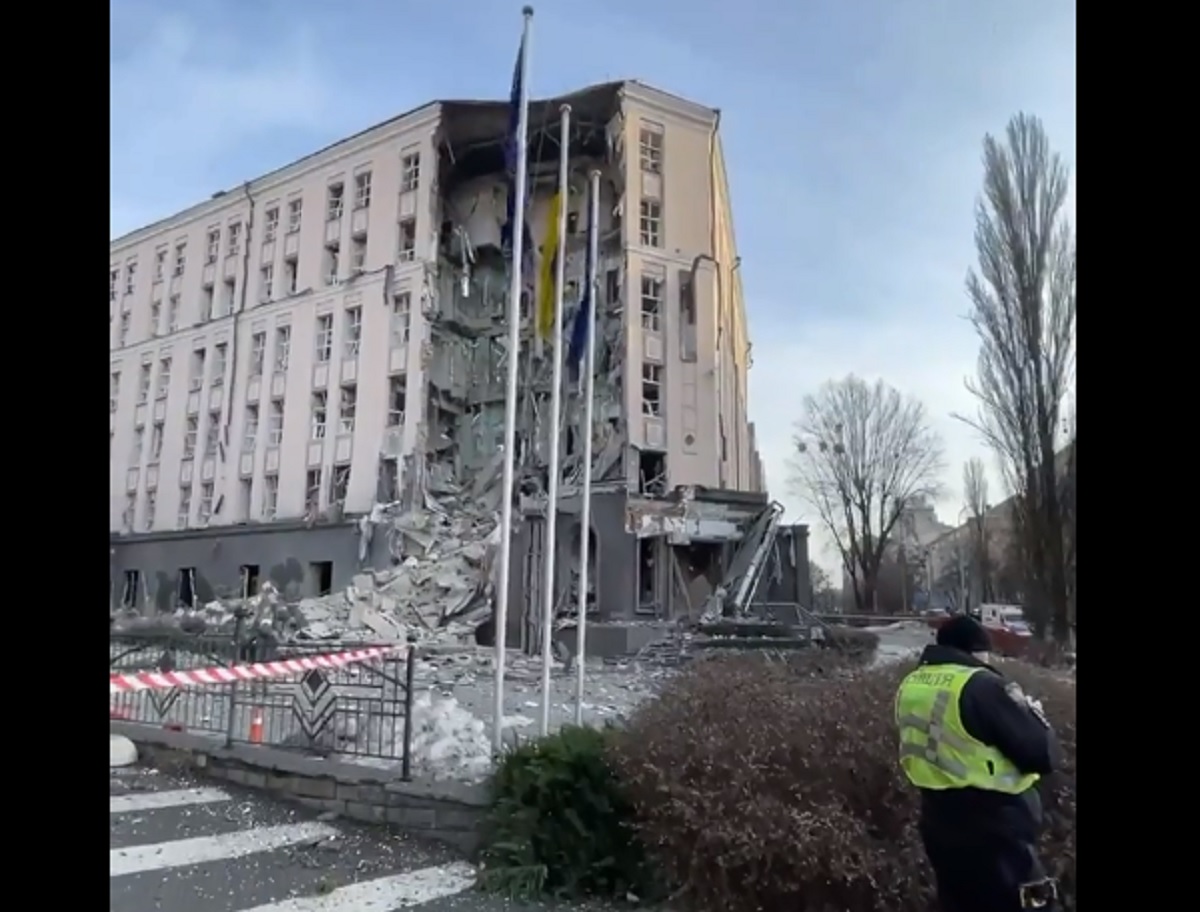 Πολλαπλές εκρήξεις στο Κίεβο – Ήχησαν σειρήνες, πληροφορίες ότι καταστράφηκε ξενοδοχείο
