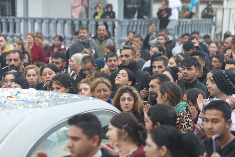 Ράγισαν καρδιές στον αποχαιρετισμό του 16χρονου Κώστα Φραγκούλη- Σε κλίμα οδύνης η κηδεία