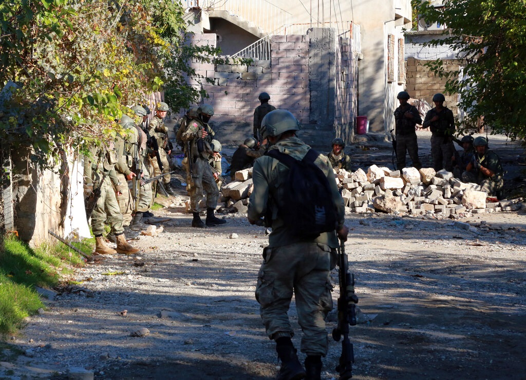 Μέλος του PKK απελάθηκε από τη Σουηδία στην Τουρκία