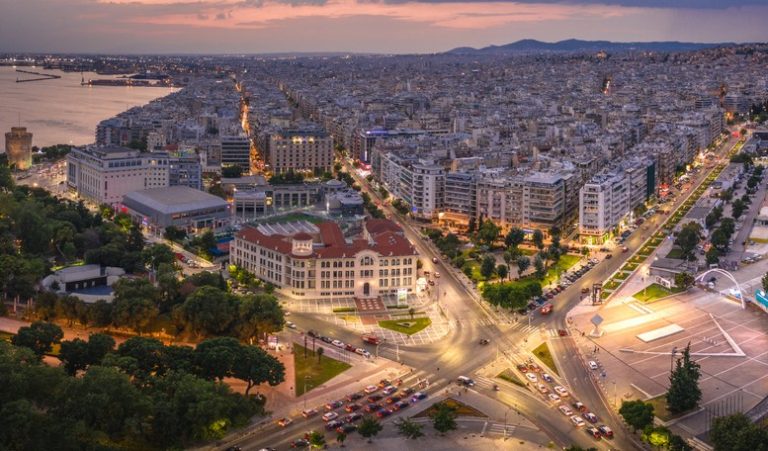 Θεσσαλονίκη: Υπεγράφη σύμβαση για την ενεργειακή αναβάθμιση του συστήματος ηλεκτροφωτισμού στην πόλη