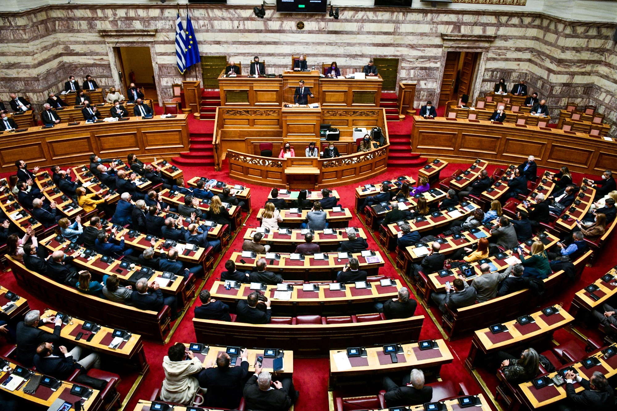 Ψηφίστηκε στη Βουλή το market pass – Οικονόμου: «Θλιβερή εξαίρεση» η στάση του ΣΥΡΙΖΑ που ψήφισε «παρών»