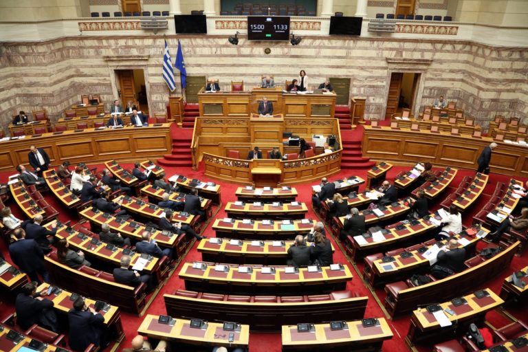 Βουλή: Υπερψηφίστηκε το νομοσχέδιο για τις αλλαγές στην ΕΥΠ – Τι προβλέπουν οι νομοτεχνικές βελτιώσεις