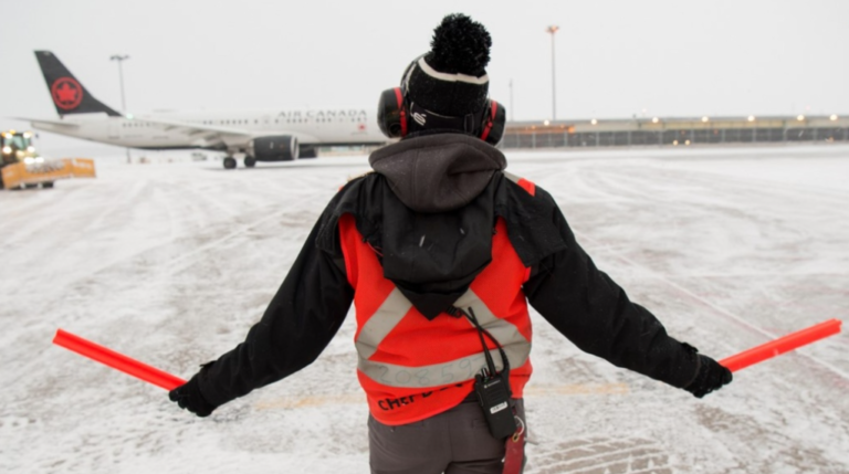 Καναδάς: Ακυρώσεις και καθυστερήσεις πτήσεων λόγω σφοδρής χιονόπτωσης στο Βανκούβερ