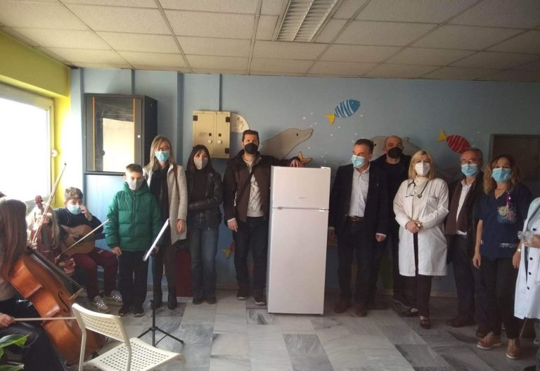 Μαθητές και Γονείς πρόσφεραν ψυγείο στο Γ.Ν. Λάρισας
