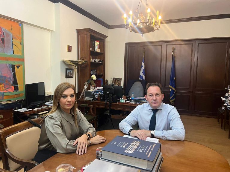 Στον αναπληρωτή υπουργό Εσωτερικών η Στέλλα Μπίζιου για ζητήματα των Φαρσάλων