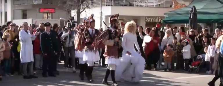 Σήμερα αναβιώνει το έθιμο των Μωμόγερων  στην Χρυσούπολη από τον Πολιτιστικό όμιλο Ποντίων  Θρυλορίου