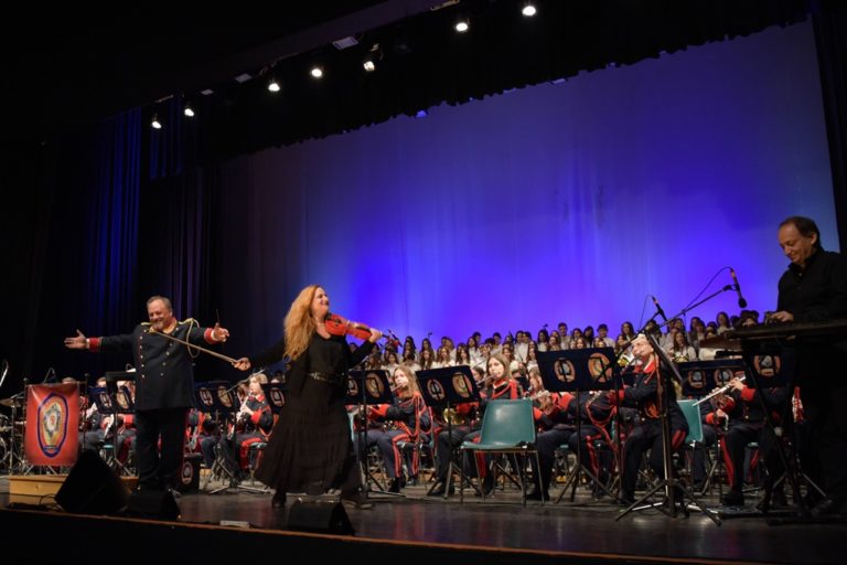 Κέρκυρα: Μάγεψε η E. Ρεμπούτσικα στη συναυλία για την Μικρασιατική Καταστροφή