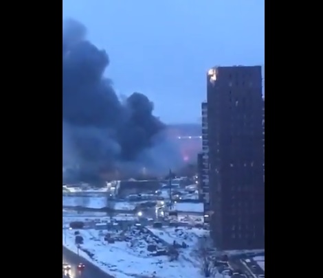 Πυρκαγιά σε εμπορικό κέντρο κοντά στη Μόσχα