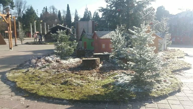 Την Παρασκευή η φωταγώγηση του Χριστουγεννιάτικου δένδρου στο Λεωνίδιο