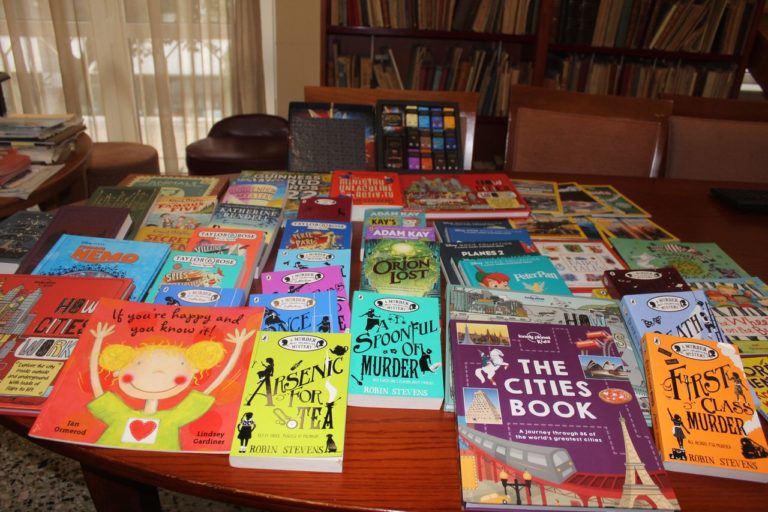 Σημαντική δωρεά αγγλικών παιδικών βιβλίων στη Δημοτική Βιβλιοθήκη Χανίων