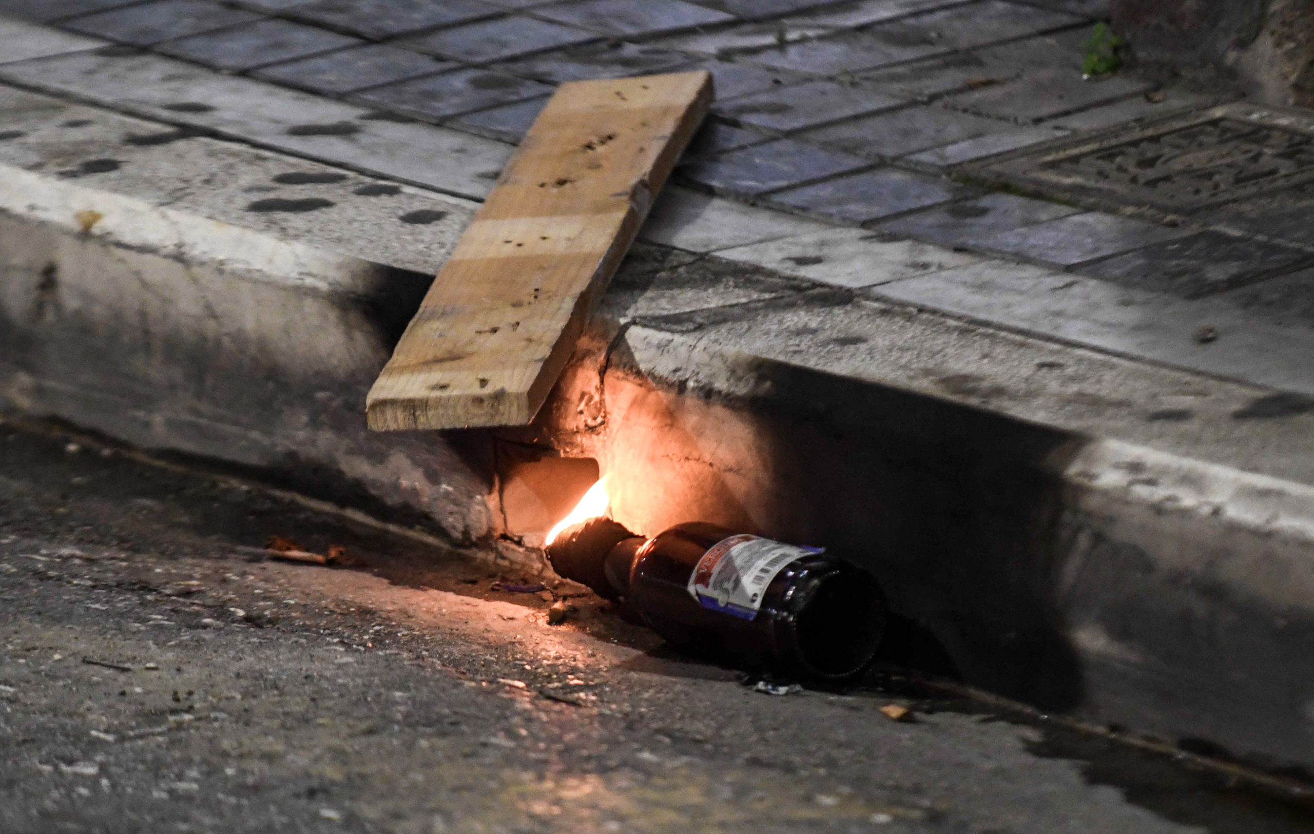 Επίθεση με μολότοφ σε διμοιρία των ΜΑΤ έγινε τη νύχτα στη Θεσσαλονίκη
