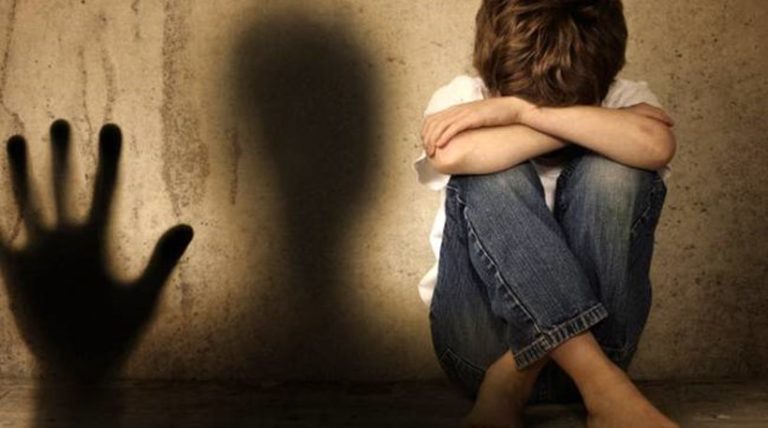 Σε τρώγλη ζούσε 13χρονη στον Βόλο – Καταγγέλλει τον πατέρα της για ξυλοδαρμό