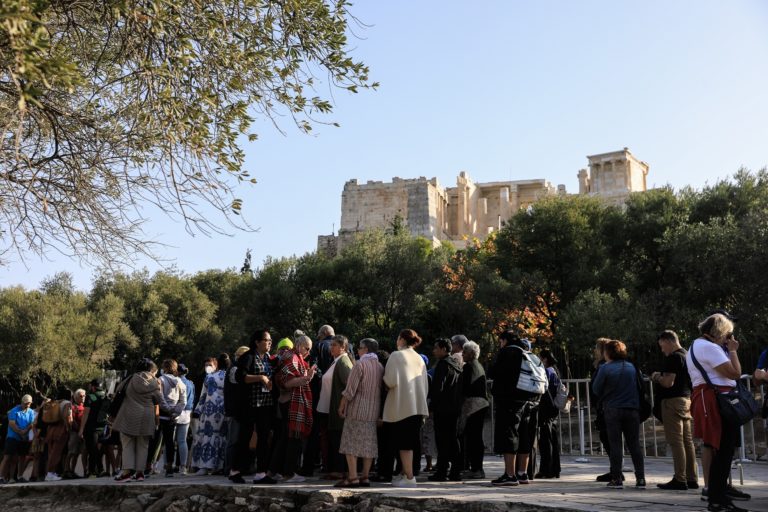 ΤτΕ: Στα 26,4 εκατ. οι τουρίστες που επισκέφθηκαν την Ελλάδα από Ιανουάριο έως Οκτώβριο