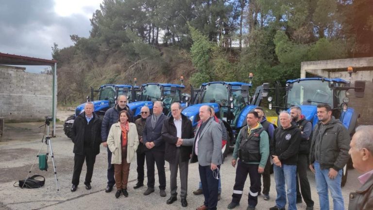 Πέντε σύγχρονα τρακτέρ για τις ανάγκες της Πολιτικής Προστασίας παρέλαβε η Περιφέρεια Πελοποννήσου