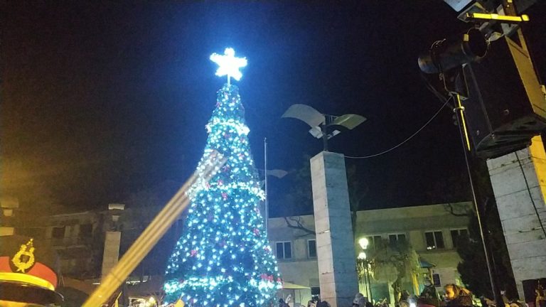 Πτολεμαΐδα: Φωταγωγείται το Χριστουγεννιάτικο Δέντρο