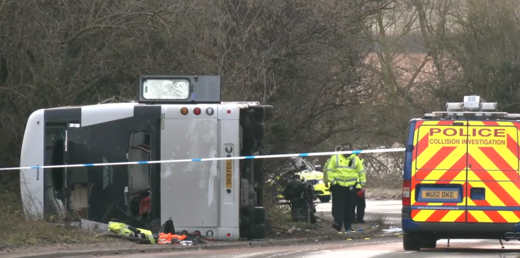Αγγλία: Ανετράπη διώροφο λεωφορείο στο Σόμερσετ – Αρκετοί οι τραυματίες