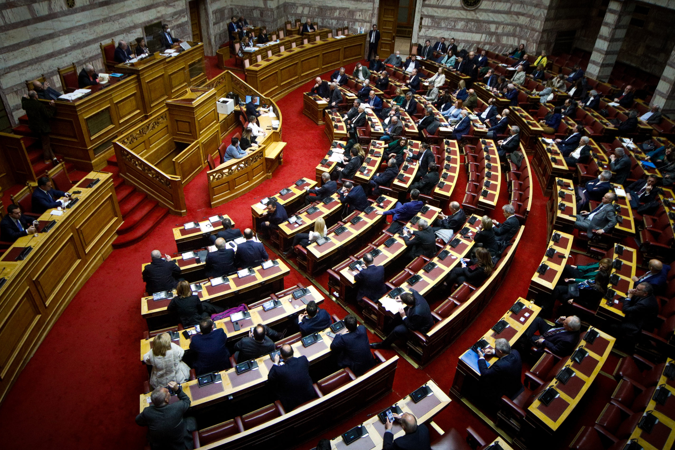 Πρόταση δυσπιστίας: Πόλωση του πολιτικού σκηνικού ενόψει εκλογικής αναμέτρησης