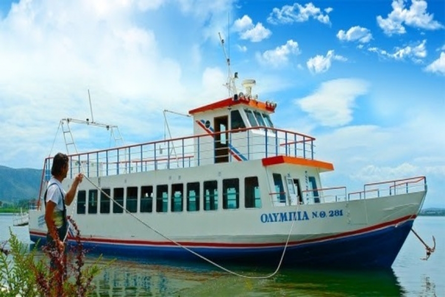 Καστοριά: Δρομολόγια στη λίμνη απο το καράβι “ΟΛΥΜΠΙΑ”