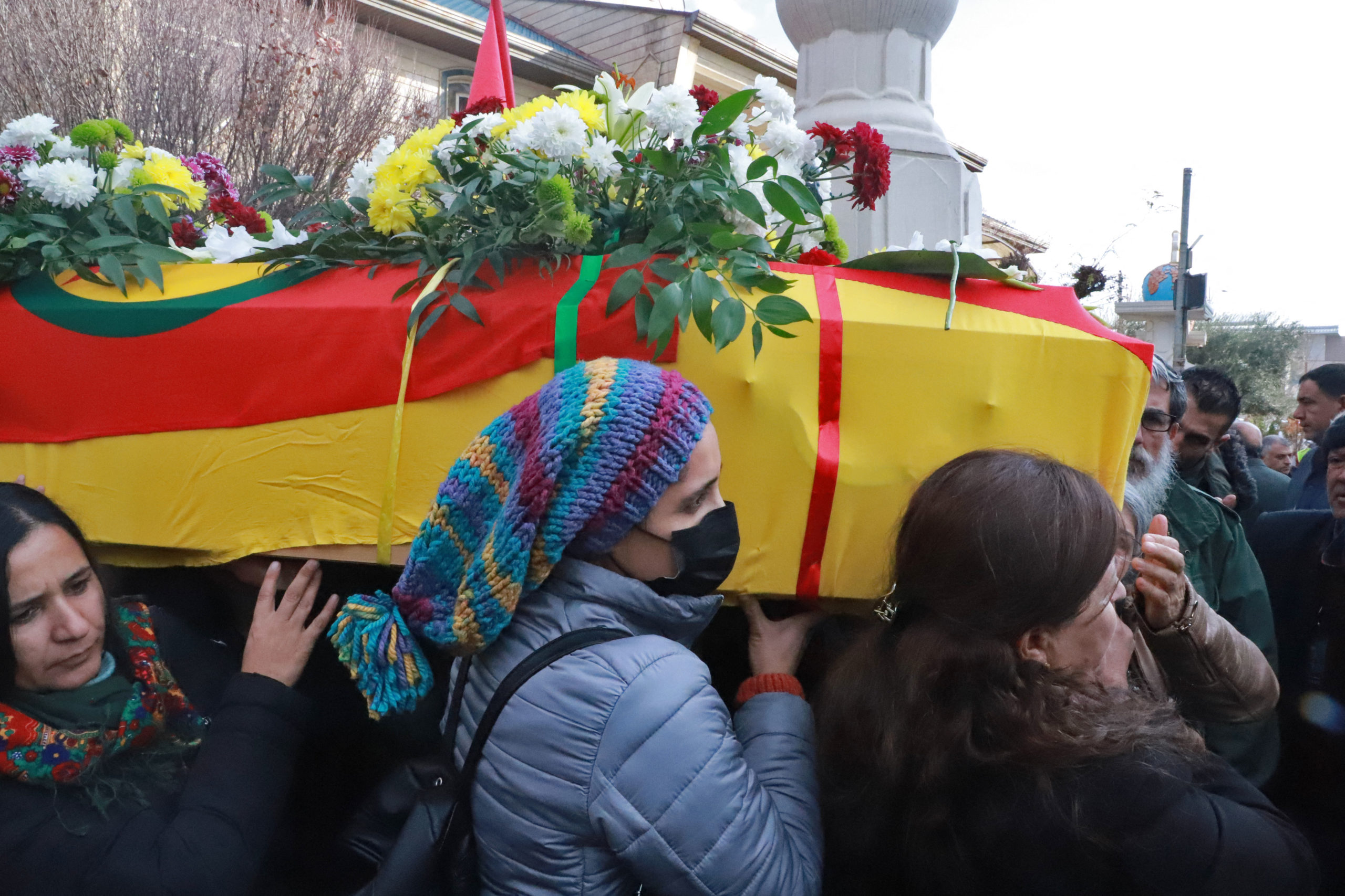 Τουρκία: Ένταση στις κηδείες των Κούρδων που δολοφονήθηκαν στο Παρίσι – Δακρυγόνα και πλαστικές σφαίρες από αστυνομικούς