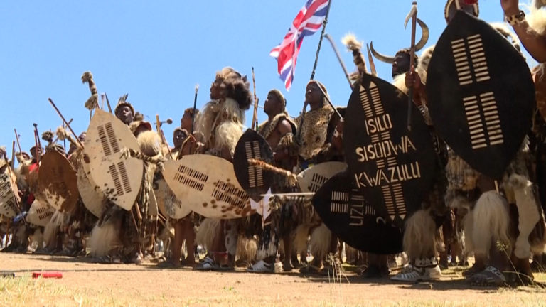 Νότια Αφρική: Ζουλού αναπαριστούν τη μάχη της Isandlwana για να τιμήσουν τη νίκη επί των Βρετανών πριν από 144 χρόνια (video)