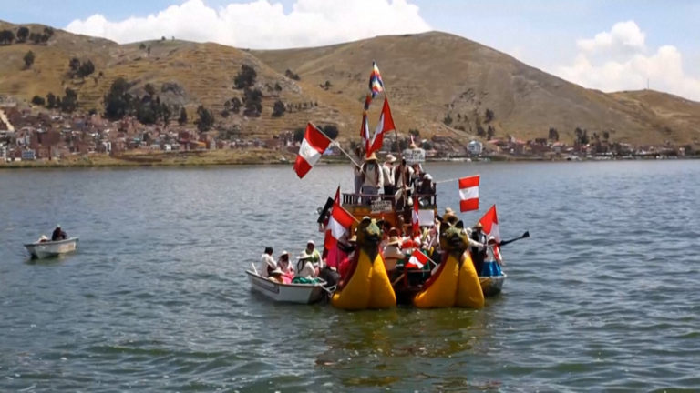 Περού: Οι «άνθρωποι του νερού» διαμαρτύρονται σε βάρκες κατά της κυβέρνησης (video)
