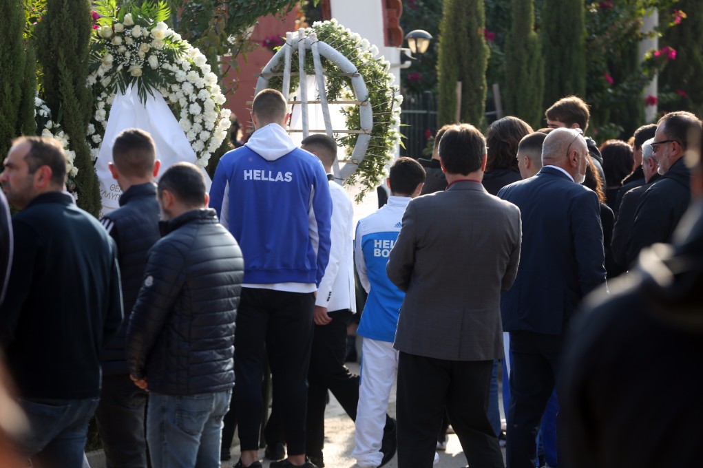 Θρήνος στην κηδεία του δεκαεξάχρονου πρωταθλητή πυγμάχου Βασίλη Τόπαλου