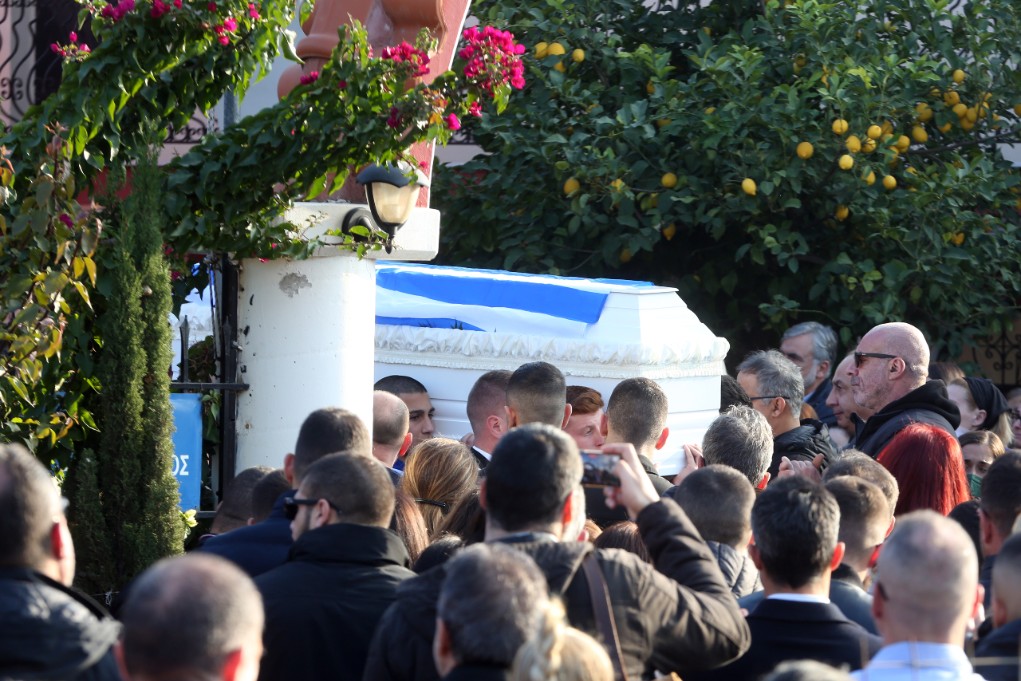 Θρήνος στην κηδεία του δεκαεξάχρονου πρωταθλητή πυγμάχου Βασίλη Τόπαλου