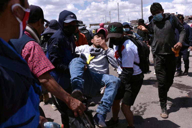 Πολύνεκρες συγκρούσεις και απαγόρευση νυχτερινής κυκλοφορίας σε περιοχές του Περού