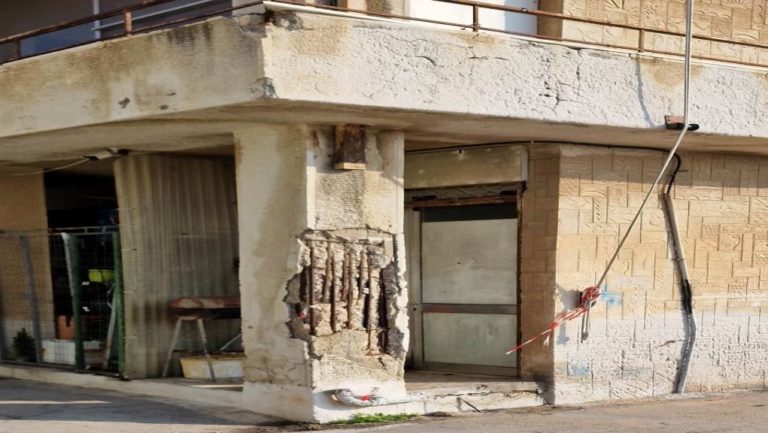 Πρώην Δημαρχείο Πλωμαρίου: «Πληγωμένο» από την ελλιπή συντήρηση και την υποχρηματοδότηση