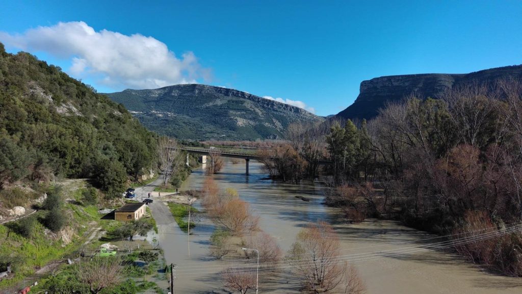 Χιλιάδες στρέμματα βούλιαξαν στο νερό στην Βρυσέλλα Θεσπρωτίας (video)