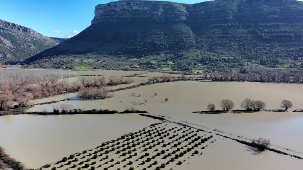 Χιλιάδες στρέμματα βούλιαξαν στο νερό στην Βρυσέλλα Θεσπρωτίας (video)