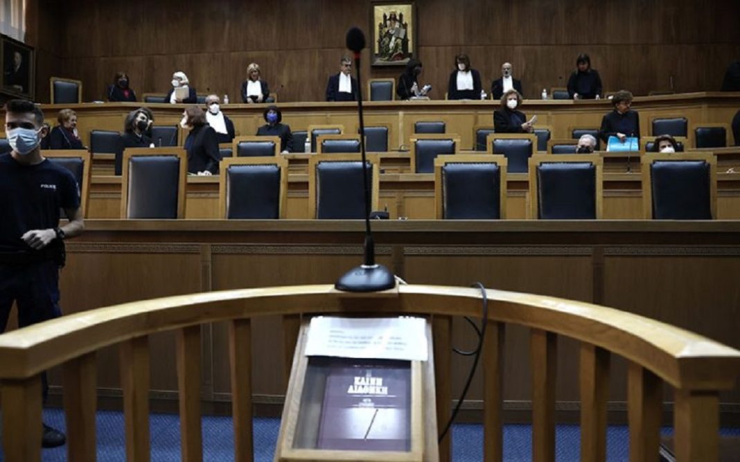 Ειδικό Δικαστήριο: Τι κατέθεσε το πρώην στέλεχος της Attica Βank Αθ. Τσάδαρης για τις τηλεοπτικές άδειες