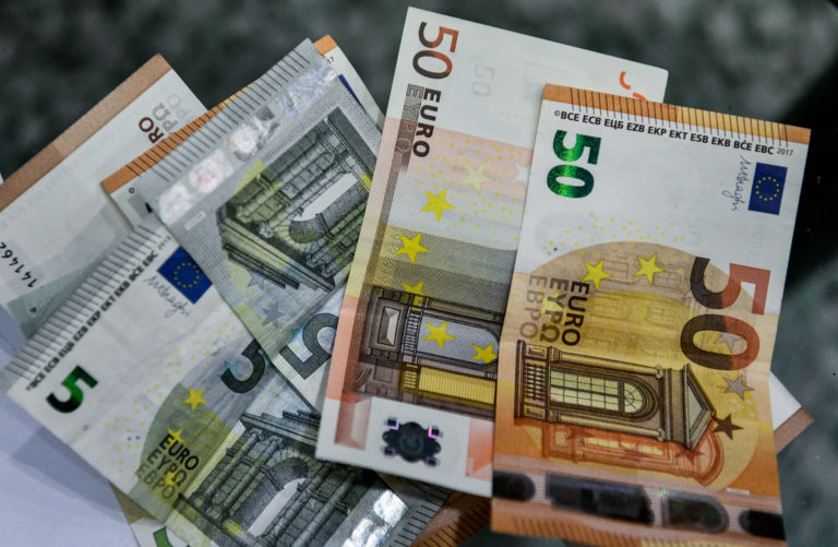 Επιστροφή εισφορών ύψους 13,3 εκατ. ευρώ σε χιλιάδες επαγγελματίες
