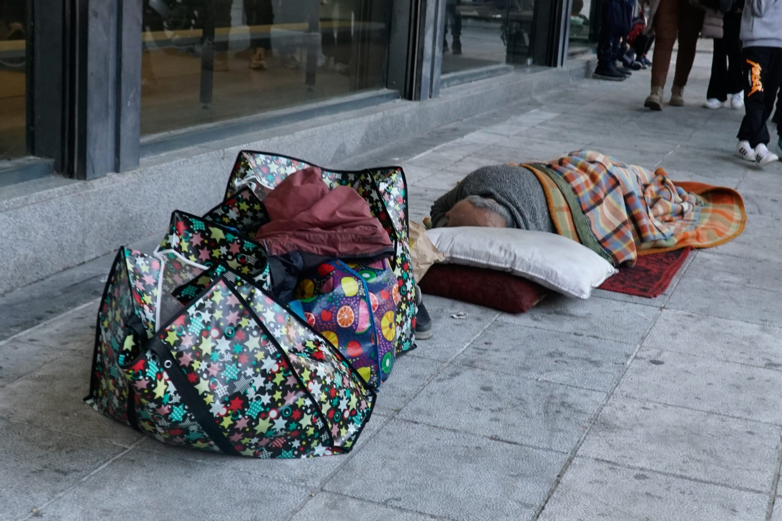 Γιορτές στη μοναξιά των δρόμων – Οι προσωπικές ιστορίες αστέγων και η βοήθεια