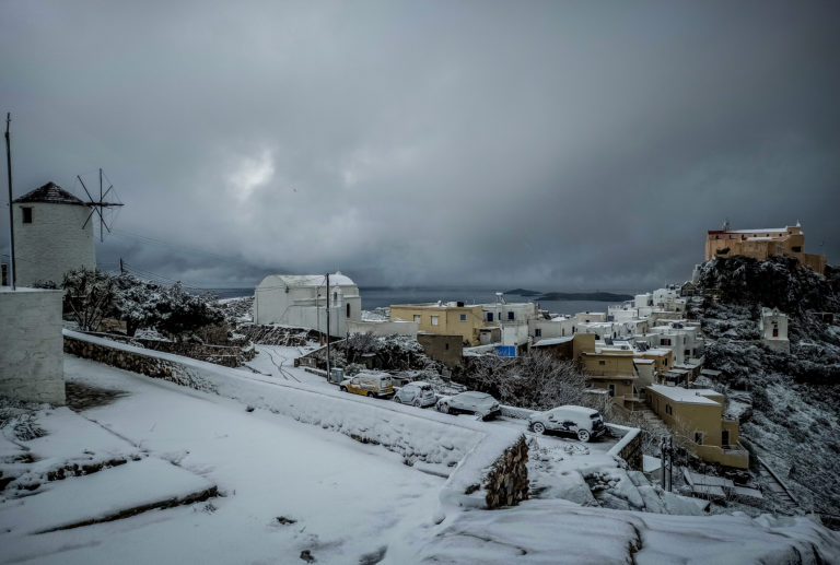 Νέο κύμα κακοκαιρίας από αύριο το βράδυ – Ποιες περιοχές θα «ντυθούν στα λευκά»