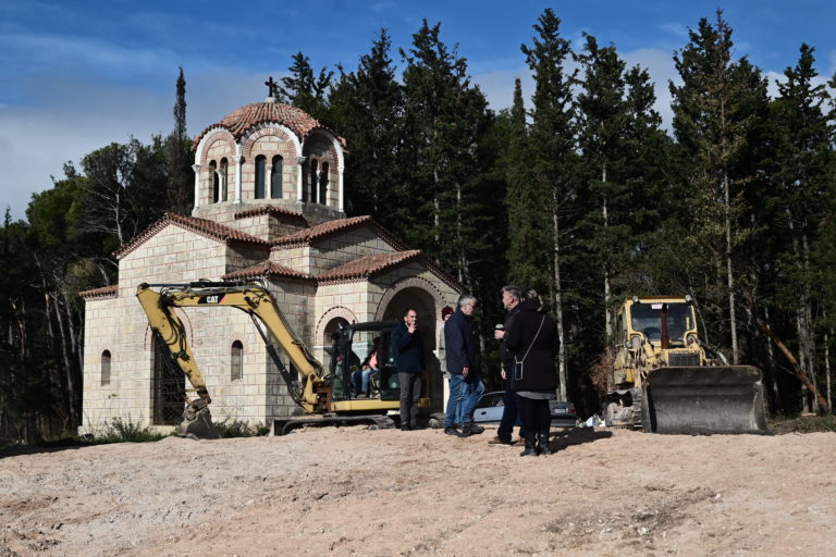 Κηδεία τέως βασιλιά Κωνσταντίνου: Ολοκληρώνονται τα έργα στο Τατόι (εικόνες)