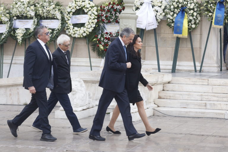 Κηδεία τέως βασιλιά: Στη Μητρόπολη ο Αντ. Σαμαράς – Οι βουλευτές που έδωσαν το παρών
