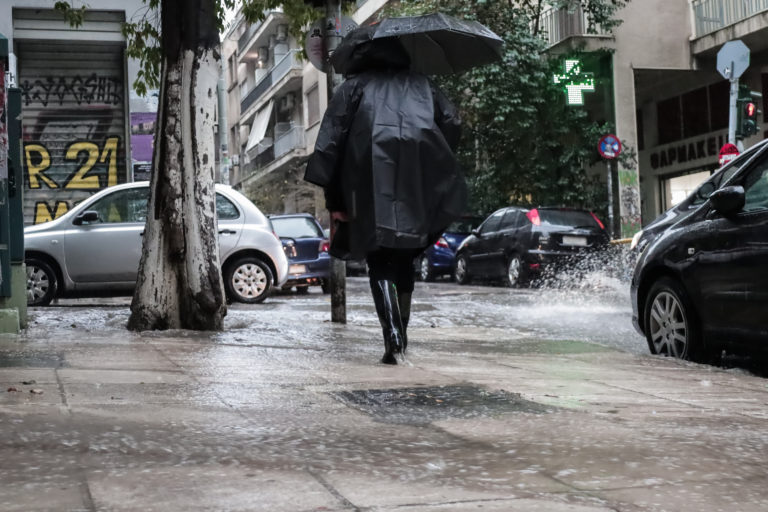 Πατούλης: Εν αναμονή απόφασης για τη λειτουργία των σχολείων την Παρασκευή – «Αποφυγή άσκοπων μετακινήσεων»