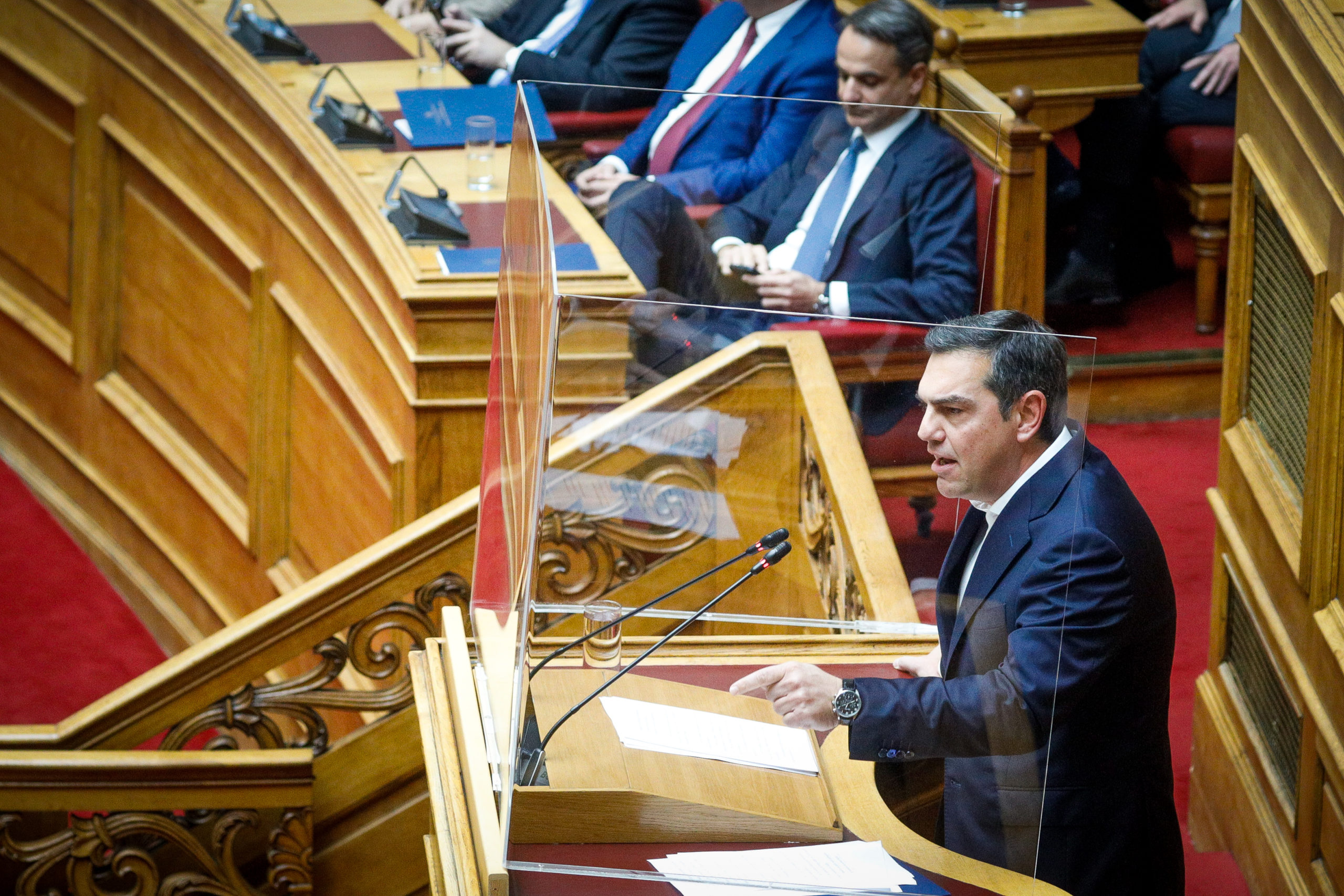 Σφοδρή κόντρα για τις παρακολουθήσεις: Η αποτίμηση των κομματικών επιτελείων