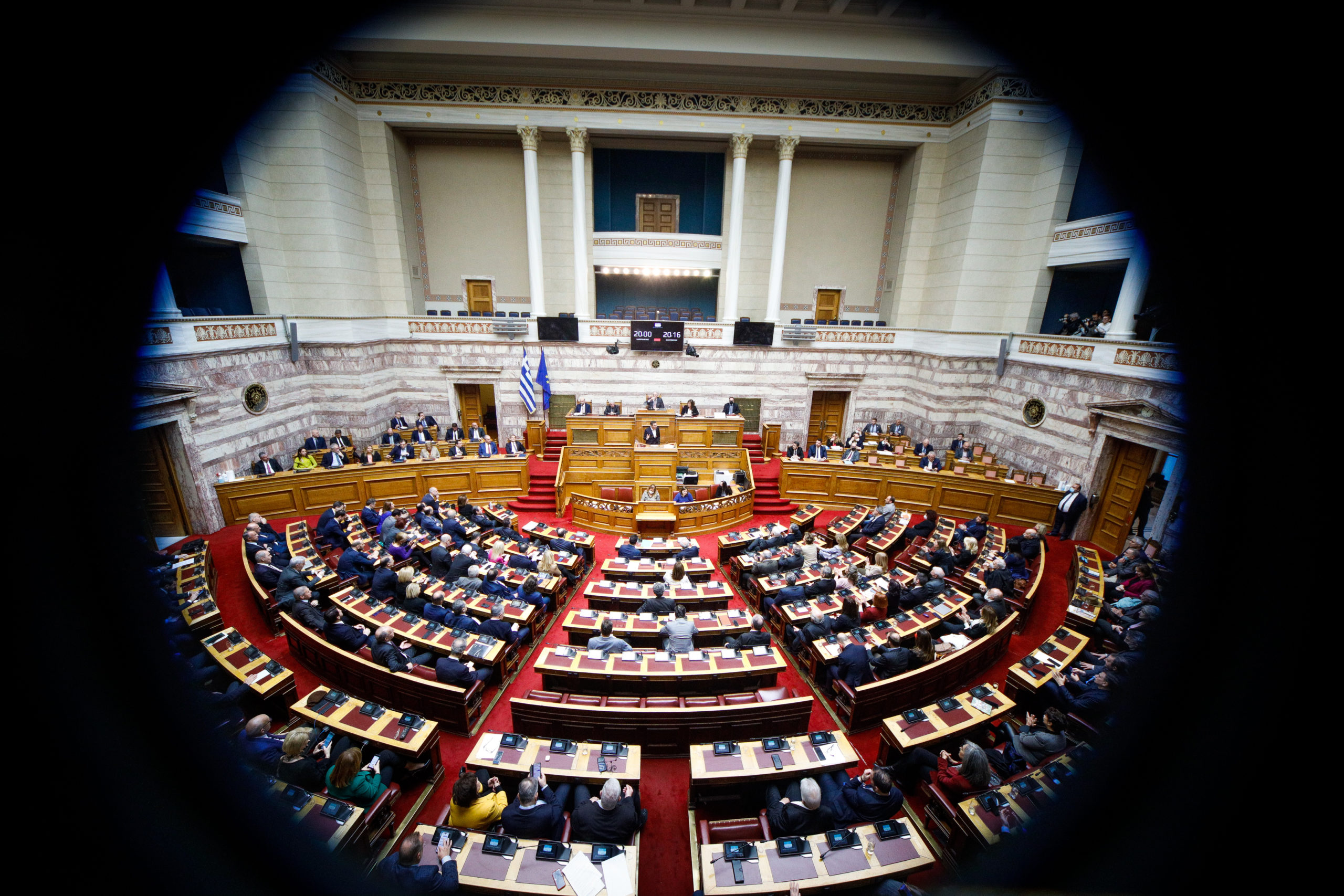 «Μπλόκο» στο κόμμα Κασιδιάρη – Πολιτικές έριδες για την τροπολογία της κυβέρνησης (video)