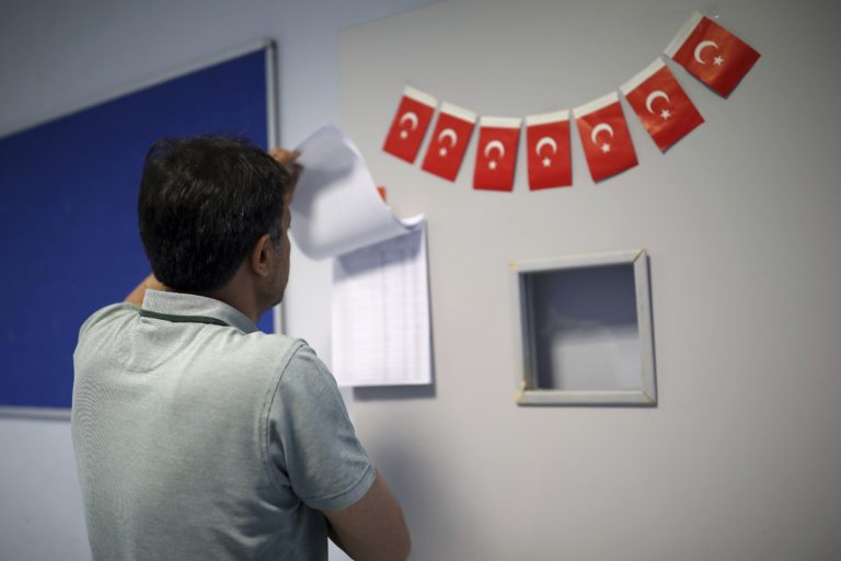 Με το «βλέμμα» στις κάλπες η Τουρκία: Οι ημερομηνίες – ορόσημο & ο άγνωστος Χ που θα «κοντράρει» τον Ερντογάν