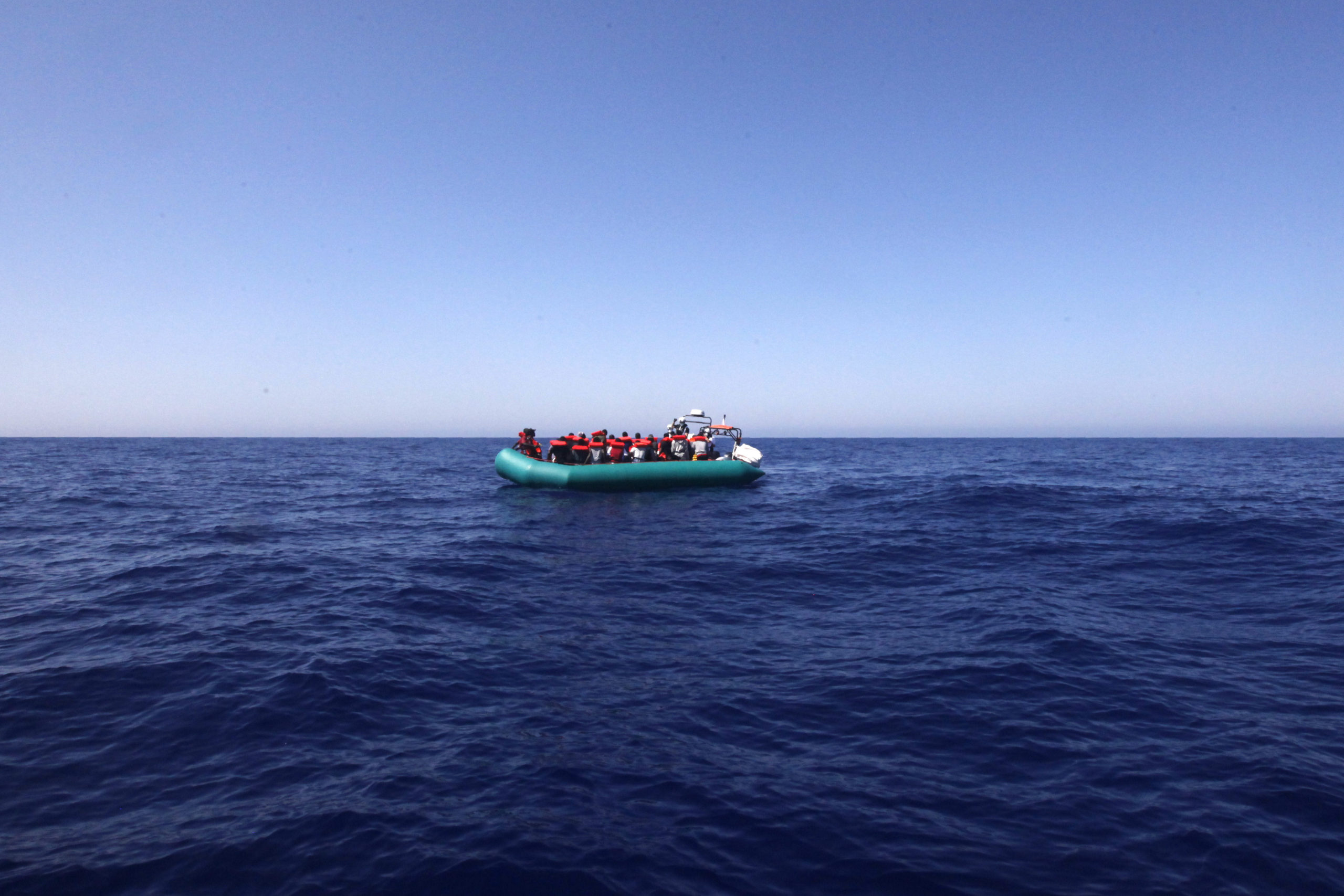 Γιατροί Χωρίς Σύνορα: Διέσωσαν 230 μετανάστες στη Μεσόγειο – Ανάμεσά τους πάνω από 80 ανήλικοι και ένα βρέφος