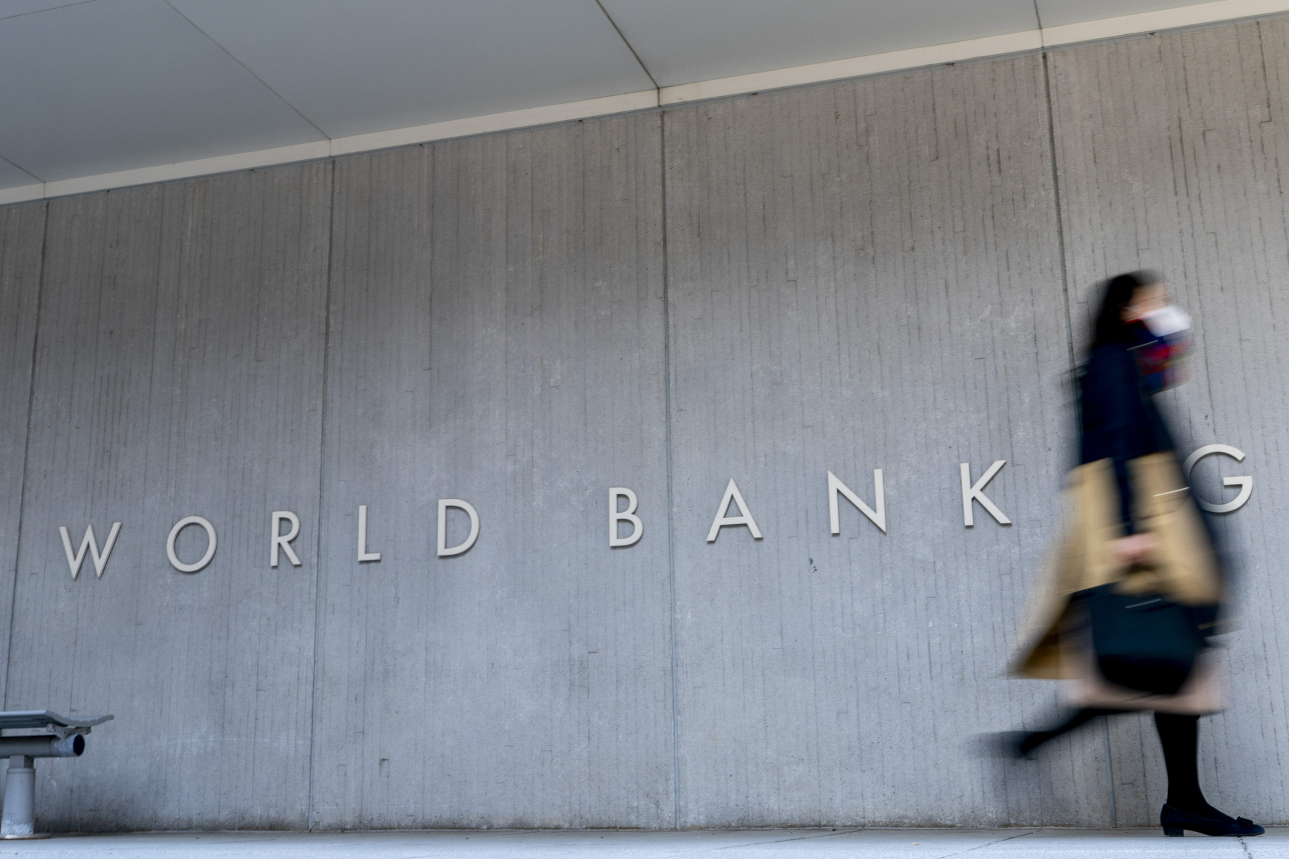 Η Παγκόσμια Τράπεζα προειδοποιεί για γενικευμένη ύφεση το 2023