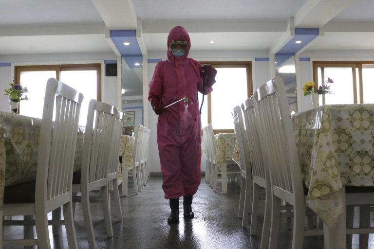 Βόρεια Κορέα: Το πρώτο λοκντάουν στην Πιονγκγιάνγκ εξαιτίας «αναπνευστικής νόσου»