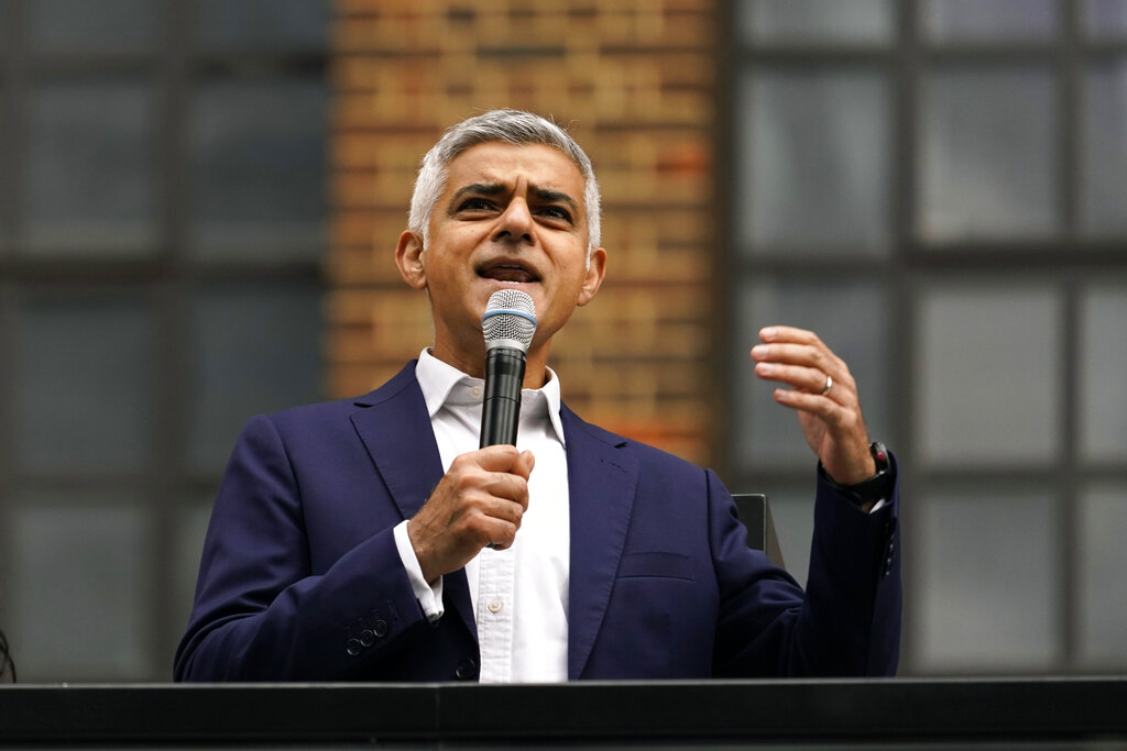 Ο δήμαρχος του Λονδίνου ζητά να τερματιστεί ο «όρκος σιωπής» για το Brexit